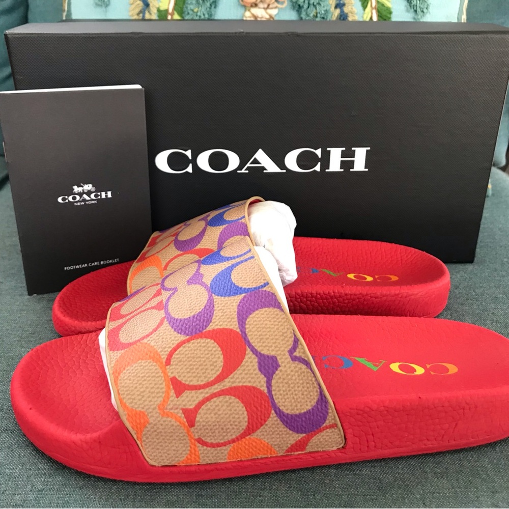 Coach Udele Sports Slide
